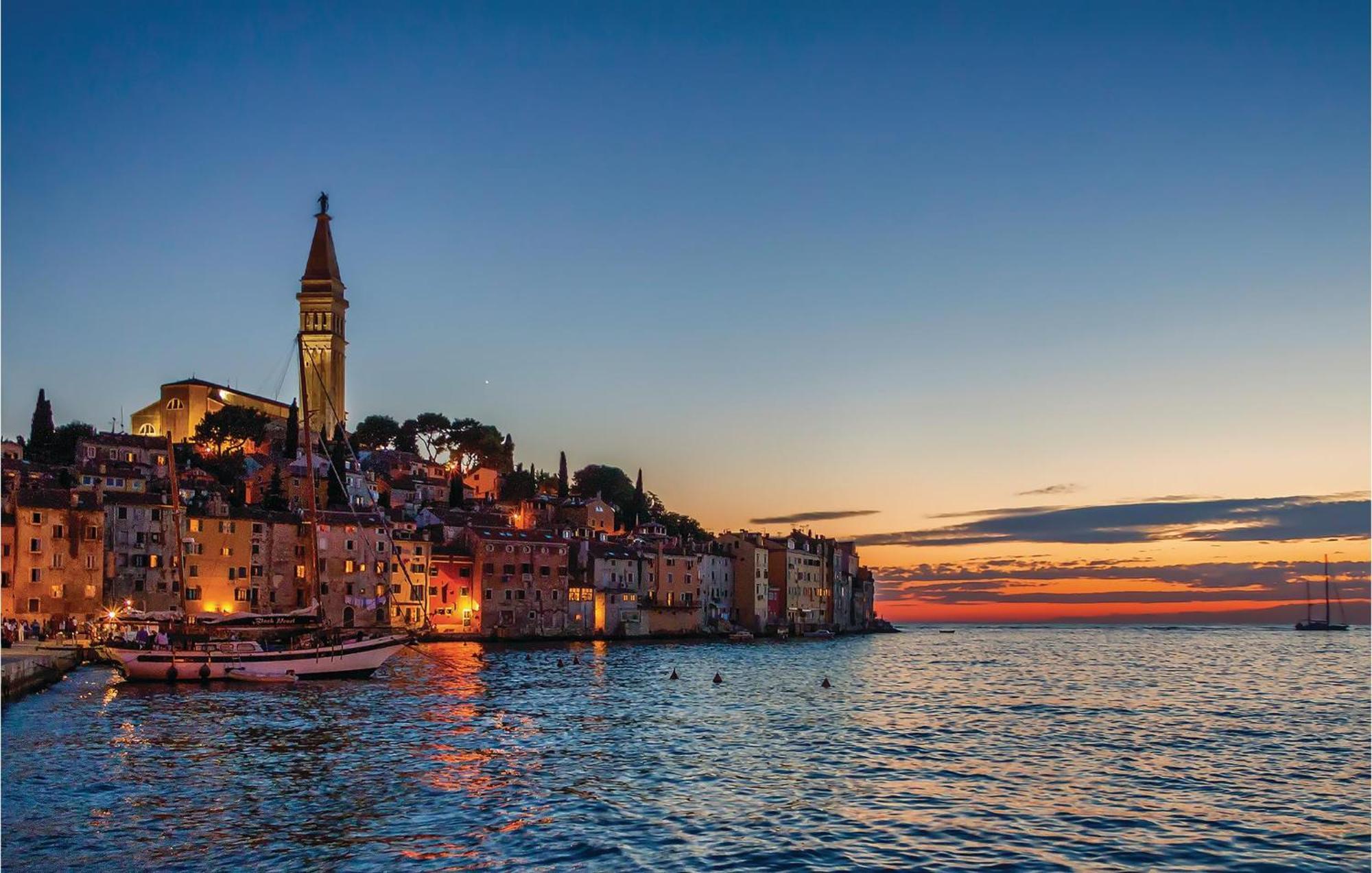 Stunning Apartment In Rovinj With Kitchen Exterior photo